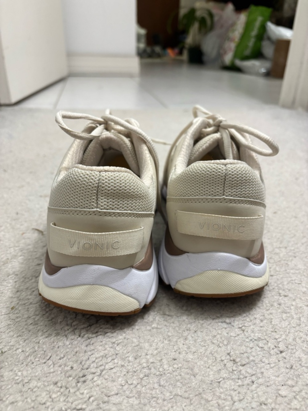 Vionic “Paige” sneakers - Picture 4 of 8